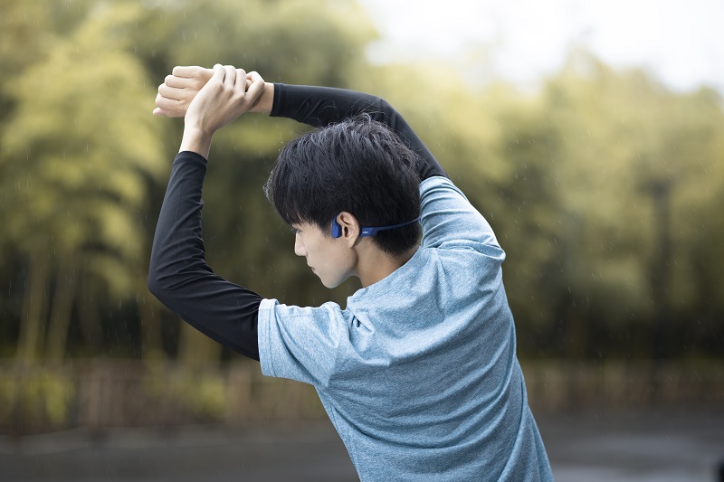 So sánh hai dòng tai nghe Shokz truyền âm thanh qua xương OpenRun và OpenMove
