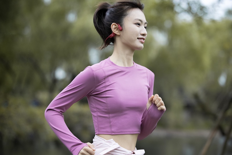 Những lưu ý “vàng” khi chọn tai nghe để chạy bộ ngoài trời