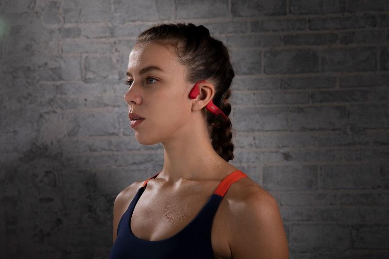 Nghe nhạc an toàn, thoải mái cùng tai nghe thiết kế mở Shokz
